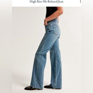 Abercrombie 90’s Relaxed High Rise Jean medium wash